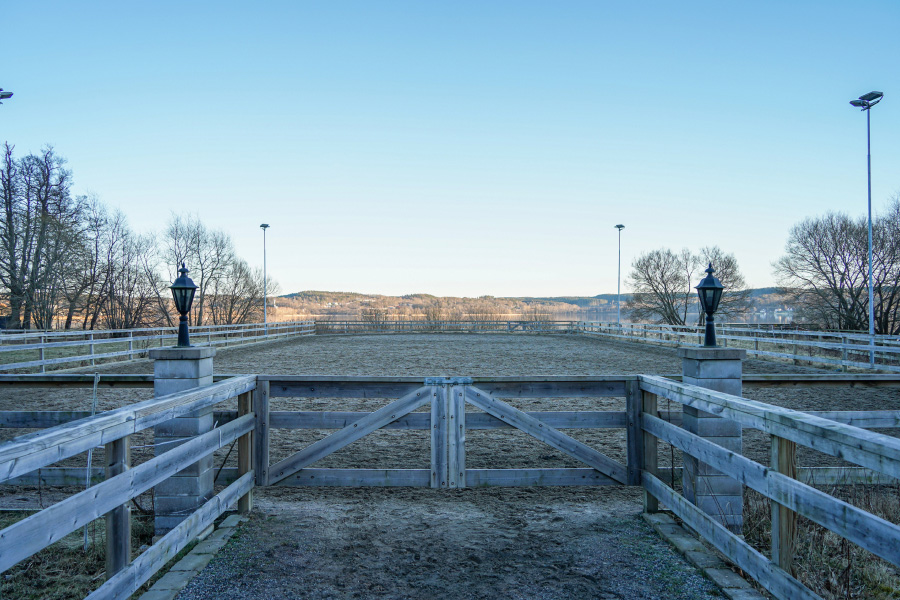 outdoor horse arena for winter